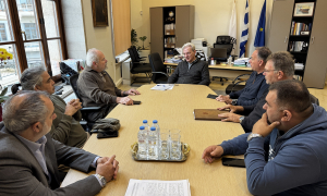 Η ανησυχία για το μέλλον του λιμένα Ηρακλείου και των ανθρώπων του, στο επίκεντρο συνάντησης του Δημάρχου Ηρακλείου με φορείς του λιμανιού
Η ανησυχία για το μέλλον του λιμένα Ηρακλείου και των ανθρώπων του, στο επίκεντρο συνάντησης του Δημάρχου Ηρακλείου με φορείς του λιμανιού