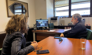 Συνάντηση του Δημάρχου Ηρακλείου με τον Καλλιτεχνικό Διευθυντή της Εθνικής Λυρικής ΣκηνήςΤηλεδιάσκεψη με τον Καλλιτεχνικό Διευθυντή της Εθνικής Λυρικής Σκηνής Γιώργο Κουμεντάκη πραγματοποίησε ο Δήμαρχος Ηρακλείου Αλέξης Καλοκαιρινός το πρωί της Τρίτης 3/2, διερευνώντας τις δυνατότητες συνεργασίας μεταξύ του Δήμου Ηρακλείου και της Εθνικής Λυρικής Σκηνής.

