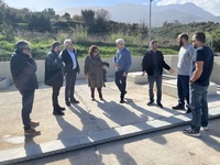 Στη μονάδα βιολογικής επεξεργασίας λυμάτων Κάτω Ασιτών ο Δήμαρχος Ηρακλείου Αλέξης ΚαλοκαιρινόςΤις
εγκαταστάσεις βιολογικής επεξεργασίας λυμάτων (βιολογικό καθαρισμό) των Κάτω
Ασιτών που θα αξιοποιεί και την εκροή για άρδευση σε καλλιέργειες της περιοχής,
επισκέφθηκε την Παρασκευή 6/2, ο Δήμαρχος Ηρακλείου Αλέξης Καλοκαιρινός, μαζί
με τον Πρόεδρο της ΔΕΥΑΗ Γιώργο Βουρεξάκη, τον Αντιδήμαρχο Τεχνικών Έργων & Πρασίνου
Δημήτρη Σπυριδάκη τον Αντιπρόεδρο της ΔΕΥΑΗ Βασίλη Παρασύρη, τον Γενικό
Διευθυντή Μανόλη Κοσμαδάκη και την Τεχνική Διευθύντρια Πόπη Τσαβλάκη.
