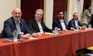 Ο Δήμαρχος Ηρακλείου για την ανάγκη δημιουργίας μέσου σταθερής τροχιάς (video)Στην ανοικτή εκδήλωση διαλόγου με θέμα το μέλλον των υποδομών της Κρήτης και επίκεντρο την αναγκαιότητα ανάπτυξης ενός μέσου σταθερής τροχιάς, η οποία διοργανώθηκε από την Παγκρήτια Ανοικτή Επιτροπή, συμμετείχε ο Δήμαρχος Ηρακλείου Αλέξης Καλοκαιρινός, μαζί με Βουλευτές και στελέχη της Περιφερειακής και Τοπικής Αυτοδιοίκησης απ’ όλη την Κρήτη.

