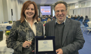 Βράβευση της ΔΕΠΑΝΑΛ για την στήριξη της στην κρητική οινοποιίαΒραβείο στη ΔΕΠΑΝΑΛ απένειμε το Σωματείο Οινοποιών Wines of Crete για την στρατηγική επιλογή της Δημοτικής Επιχείρησης να προσφέρει στα καταστήματα εστίασης αποκλειστικά κρητικές ετικέτες εμφιαλωμένων κρασιών, στηρίζοντας με αυτό τον τρόπο έμπρακτα τον τοπικό αμπελώνα και την κρητική οινοποιία.

