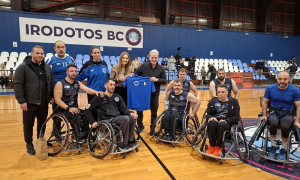 Ο Αλέξης Καλοκαιρινός για άλλη μια φορά στο πλευρό των αθλητών της ομάδας μπάσκετ με αμαξίδιο (Α.Σ.Κ.Α)Ο
Δήμαρχος Ηρακλείου Αλέξης Καλοκαιρινός βρέθηκε για άλλη μια φορά, στο κλειστό Γυμναστήριο «Μελίνα Μερκούρη» της
Νέας Αλικαρνασσού το απόγευμα του Σάββατου 7/3,  προκειμένου να εμψυχώσει τους αθλητές του Σωματείου Κινητικά
Αναπήρων(Α.Σ.Κ.Α), στο σημαντικό παιχνίδι της Α1 κατηγορίας του
πρωταθλήματος καλαθοσφαίρισης με αμαξίδιο, με αντίπαλο τον Α.Ο Καβάλας, στο πλαίσιο της 8ης
αγωνιστικής,.
