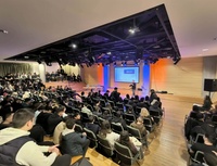 Με μεγάλη συμμετοχή η 3η Μαθητική έκθεση «Δημιουργούμε Μαθαίνοντας» που διοργάνωσαν τα Εργαστηριακά Κέντρα σε συνεργασία με το Δήμο ΗρακλείουΜε
επιτυχία και μεγάλη συμμετοχή μαθητών και μαθητριών από όλα τα Γενικά Λύκεια
και τα ΕΠΑΛ του Ηρακλείου, πραγματοποιήθηκε η 3η Μαθητική έκθεση
«Δημιουργούμε Μαθαίνοντας» που διοργάνωσαν τα δύο Εργαστηριακά Κέντρα σε
συνεργασία με το Δήμο Ηρακλείου, την Τρίτη 10 και την Τετάρτη 11 Μαρτίου στο
Πολιτιστικό Συνεδριακό Κέντρο. 
