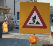 Ξεκινά η ανακατασκευή της οδού Ταξιάρχου Μαρκοπούλου τη Δευτέρα 16/3Ξεκινά
τη Δευτέρα 16 Μαρτίου το έργο συντήρησης, ανακατασκευής και αναβάθμισης του
πεζόδρομου της Ταξιάρχου Μαρκοπούλου από τον Δήμο Ηρακλείου, προϋπολογισμού
260.000 ευρώ, το οποίο προβλέπει την ολική αντικατάσταση της πλακόστρωσης, την
αντικατάσταση του δικτύου απορροής ομβρίων υδάτων και την τοποθέτηση νέων
σχαρών σε όλο το μήκος του πεζοδρομημένου τμήματός της.
