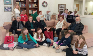 «Παππού και γιαγιά, πώς ήταν το σχολείο παλιά;» - Μαθητές σε ρόλο δημοσιογράφου στο Κ.Η.Φ.Η Παλιανής του Δήμου Ηρακλείου