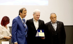 Τιμητική διάκριση στον Αλέξη Καλοκαιρινό για τη διαρκή στήριξή του στην κοινωνία από την  Ένωση Αποστράτων Αξιωματικών Λιμενικού Σώματος