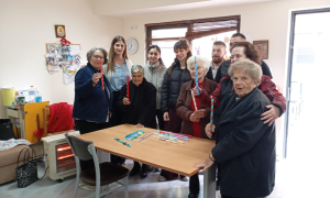 Φοιτήτριες και φοιτητές του ΕΛΜΕΠΑ πρόσφεραν πασχαλινές λαμπάδες στα μέλη του Κ.Η.Φ.Η Αγίας Τριάδας του Δήμου Ηρακλείου Φοιτήτριες και φοιτητές του ΕΛΜΕΠΑ πρόσφεραν πασχαλινές λαμπάδες στα μέλη του Κ.Η.Φ.Η Αγίας Τριάδας του Δήμου Ηρακλείου