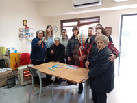 Φοιτήτριες και φοιτητές του ΕΛΜΕΠΑ πρόσφεραν πασχαλινές λαμπάδες στα μέλη του Κ.Η.Φ.Η Αγίας Τριάδας του Δήμου ΗρακλείουΕν όψει της εορτής
του Πάσχα φοιτητές και φοιτήτριες του Τμήματος Διοίκησης Επιχειρήσεων &Τουρισμού
του ΕΛΜΕΠΑ, επισκέφθηκαν το Κέντρο Ημερήσιας Φροντίδας (Κ.Η.Φ.Η) Αγίας Τριάδας
του Δήμου Ηρακλείου και πρόσφεραν στα μέλη του υπέροχες χειροποίητες πασχαλινές
λαμπάδες. Η επίσκεψη των φοιτητών αποτέλεσε μια ξεχωριστή εμπειρία  καθώς
έδωσε πολύ χαρά στους ωφελούμενους του Κ.Η.Φ.Η. 
