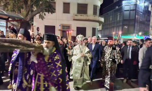 Ο Δήμαρχος Ηρακλείου Αλέξης Καλοκαιρινός στην Ακολουθία του Επιτάφιου Θρήνου και την περιφορά του Επιταφίου του Αγίου Μηνά