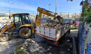 Επιχείρηση του Δήμου Ηρακλείου για την απομάκρυνση εύφλεκτων υλικών από κοινόχρηστους χώρους