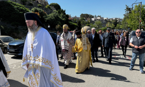 Στις εκδηλώσεις της επετείου Ανακομιδής των Ιερών Λειψάνων του Αγίου Μύρωνα ο Δήμαρχος ΗρακλείουΜε κατάνυξη και λαμπρότητα, όπως αρμόζει στην επέτειο, πραγματοποιήθηκε ο εορτασμός της Ανακομιδής των Ιερών Λειψάνων του Αγίου Μύρωνα Επισκόπου Κρήτης του Θαυματουργού, στην ομώνυμη Τοπική Κοινότητα, παρουσία του Δημάρχου Ηρακλείου Αλέξη Καλοκαιρινού, του Βουλευτή Ηρακλείου Κωνσταντίνου Κεφαλογιάννη, του Αντιδημάρχου Δημήτρη Σπυριδάκη, του Εντεταλμένου Συμβούλου Νίκου Κονταράκη, εκπροσώπων φορέων, αρχών και πλήθους πιστών.
 
