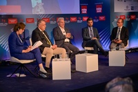 Ο Δήμαρχος Ηρακλείου στο συνέδριο του Economist: «Είναι οφειλόμενα τα μεγάλα έργα και οι επενδύσεις στην Κρήτη - Οι Δήμοι αντιμετωπίζουν μεγάλες προκλήσεις» (video)Με τις προκλήσεις που αντιμετωπίζει η συνολικά η Τοπική Αυτοδιοίκηση και εστιάζοντας
ειδικότερα στα ζητήματα και τις προοπτικές του Ηρακλείου, πραγματοποιήθηκε η
τοποθέτηση του Δημάρχου Ηρακλείου Αλέξη Καλοκαιρινού  στο συνέδριο που διοργάνωσε ο Economist σε
συνεργασία με το powergame.gr, με θέμα «Επενδύοντας στην αλλαγή: Η Κρήτη σε
μετάβαση», στο Μεγάλο Αρσενάλι στα Χανιά.
