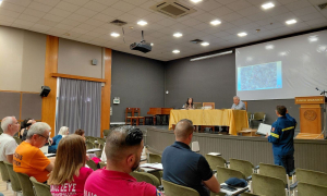 Άσκηση για την αντιμετώπιση κινδύνων από δασικές πυρκαγιές από το Δήμο ΗρακλείουΆσκηση Επί Χάρτου με την ονομασία «Πύρινη Απειλή 2026» για την αντιμετώπιση κινδύνων από την εκδήλωση δασικών πυρκαγιών πραγματοποιήθηκε από το Αυτοτελές Γραφείο Πολιτικής Προστασίας και την Αντιδημαρχία Πολιτικής Προστασίας & Δημοτικής Αστυνομίας του Δήμου Ηρακλείου το πρωί της Τρίτης 9/6 στην αίθουσα «Μανόλης Καρέλλης» στο δημοτικό κτίριο της Ανδρόγεω.

