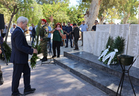 Αλέξης Καλοκαιρινός: Θυμόμαστε ένα από τα πιο δραματικά γεγονότα της κατοχής, την κράτηση και τον εκπατρισμό εκατοντάδων συμπατριωτών μας σε στρατόπεδα συγκέντρωσης (video)Ο Δήμαρχος Ηρακλείου στην τελετή
τιμής και μνήμης για τους ομήρους της στοάς Μακάσι
 
Στην τελετή τιμής και μνήμης για τους
ομήρους της Στοάς Μακάσι, που πραγματοποιήθηκε στο Μνημείο του Αγνώστου
Στρατιώτη στην πλατεία Ελευθερίας, συμμετείχε και κατέθεσε στεφάνι ο Δήμαρχος
Ηρακλείου Αλέξης Καλοκαιρινός.
