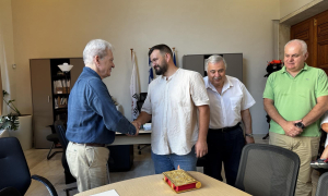 Ορκωμοσία νέου μόνιμου υπαλλήλου στο Δήμο Ηρακλείου
Ορκωμοσία νέου μόνιμου υπαλλήλου στο Δήμο Ηρακλείου