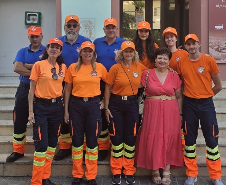 Καρδιοπνευμονική Αναζωογόνηση (ΚΑΡΠΑ) η πρώτη κοινή δράση της Αντιδημαρχίας Εθελοντισμού και της εθελοντικής ομάδας «ΕΠΙΔΡΑΣΙΣ» στην είσοδο της Β.Δ.ΒΜε ιδιαίτερη επιτυχία
και ευρεία συμμετοχή των πολιτών πραγματοποιήθηκε την Παρασκευή 17/7, στην
είσοδο της Βικελαίας Δημοτικής Βιβλιοθήκης,  η πρώτη κοινή δράση της Αντιδημαρχίας
Εθελοντισμού του Δήμου Ηρακλείου και της εθελοντικής ομάδας «ΕΠΙΔΡΑΣΙΣ», σηματοδοτώντας
την έναρξη μιας ουσιαστικής συνεργασίας με κοινό όραμα την πρόληψη, την
εκπαίδευση και την προσφορά προς τον συνάνθρωπο.
