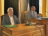 Συνεργασία Δήμου Ηρακλείου – ΙΤΕ για υπερυψωμένη διάβαση μέσα σε ένα επόμενο μήνα, πεζοδρόμια σε λιγότερο από ένα μήνα, σημάνσεις εντός της εβδομάδαςΣτη συνεδρίαση του Δημοτικού Συμβουλίου Ηρακλείου συζητήθηκε εκτός ημερήσιας διάταξης, το θέμα της κατασκευής πεζοδρομίου στη Ν. Πλαστήρα, στον δρόμο προς το ΙΤΕ. Για το θέμα, που απασχολεί την εκπαιδευτική κοινότητα εδώ και περισσότερα από 25 χρόνια, τοποθετήθηκαν εκπρόσωποι φορέων και συλλόγων εκπαιδευτικών, φοιτητών και εργαζόμενων, οι επικεφαλής των Δημοτικών Παρατάξεων και Δημοτικοί Σύμβουλοι.
