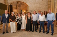 Άνοιξε η Πύλη Παντοκράτορα με τη μόνιμη έκθεση «Ηράκλειο – 40 Αιώνες Ιστορίας» (video)Αλέξης Καλοκαιρινός: «Αλλάζει  η όψη και η αίσθηση της πόλης αλλά και το
στίγμα που εκπέμπει διεθνώς» 
 
Σε κλίμα
συγκίνησης και με την παρουσία πλήθους κόσμου, αποδόθηκε στο κοινό η Πύλη
Παντοκράτορα, σηματοδοτώντας μια ιστορική
στιγμή για την πόλη του Ηρακλείου. Το εμβληματικό μνημείο παραδίδεται
ξανά στους πολίτες, φιλοξενώντας την εξαιρετική περιοδική έκθεση της Εφορείας
Αρχαιοτήτων Ηρακλείου με τίτλο «Ηράκλειο
– 40 Αιώνες Ιστορίας» που εγκαινιάστηκε το απόγευμα της Παρασκευής 24/7,
παρουσία της του Σεβασμιότατου Αρχιεπισκόπου Κρήτης Ευγένιου, της Γενικής
Γραμματέως του Υπουργείου Πολιτισμού Ολυμπίας Βικάτου, του Περιφερειάρχη Κρήτης
Σταύρου Αρναουτάκη, του Δημάρχου Ηρακλείου Αλέξη Καλοκαιρινού, Αντιπεριφερειαρχών,
Αντιδημάρχων, Προέδρων Δημοτικών Επιχειρήσεων, της Προϊσταμένης της Εφορείας Αρχαιοτήτων Ηρακλείου Βάσως Συθιακάκη, στελεχών της Εφορείας Αρχαιοτήτων,
του Δήμου Ηρακλείου και εκπροσώπων Φορέων.
