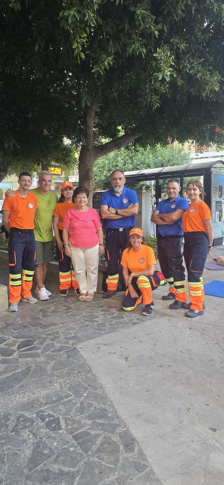 Με μεγάλη συμμετοχή η δράση ενημέρωσης για την ΚΑΡΠΑ και τη χρήση απινιδωτή στην πλατεία ΚορνάρουΜε ιδιαίτερη επιτυχία πραγματοποιήθηκε την Παρασκευή
31/7,  στην Πλατεία Κορνάρου, η κοινή
δράση ενημέρωσης της Αντιδημαρχίας Εθελοντισμού του Δήμου Ηρακλείου και της
Εθελοντικής Ομάδας «Επίδρασις», με θέμα την Καρδιοπνευμονική Αναζωογόνηση
(ΚΑΡΠΑ) και τη χρήση Αυτόματου Εξωτερικού Απινιδωτή (AED).
