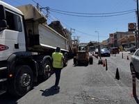 Σε πλήρη εξέλιξη ασφαλτοστρώσεις, οδικά έργα και συντηρήσεις πρασίνου και οδοφωτισμού στο Δήμο ΗρακλείουΞεκίνησαν τα έργα βελτίωσης της
οδικής ασφάλειας στο ΙΤΕ, σε εξέλιξη οι εργασίες ασφαλτόστρωσης στην Λ. Ικάρου,
ξεκινά η ασφαλτόστρωση της οδού Νάθενα, συνεχίζονται οι συντηρήσεις πρασίνου
και οδοφωτισμού
 
Σε πλήρη εξέλιξη βρίσκονται σημαντικές παρεμβάσεις με ασφαλτοστρώσεις και
άλλα έργα βελτίωσης της οδικής ασφάλειας, συντήρησης πρασίνου και οδοφωτισμού
στον Δήμο Ηρακλείου, με τον συντονισμό της Αντιδημαρχίας Τεχνικών Έργων &
Πρασίνου.
