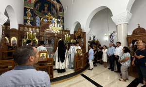To Ηράκλειο τίμησε την Κοίμηση της ΘεοτόκουΜε ευλάβεια και Θεία κατάνυξη το Ηράκλειο τίμησε σήμερα 15 Αυγούστου την
Κοίμηση της Θεοτόκου. Ο Δήμαρχος Ηρακλείου Αλέξης Καλοκαιρινός παρακολούθησε
την παραμονή τις θρησκευτικές εκδηλώσεις στην Παναγία Καμαριανή στη Νέα
Αλικαρνασσό καθώς και στον Ιερό Ναό της Κοιμήσεως της Θεοτόκου των Βουτών, και
την ημέρα του Δεκαπενταύγουστου στον Ιερό Ναό Κοιμήσεως της Θεοτόκου στο
Μασταμπά.
