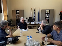 Συνάντηση του Δημάρχου Ηρακλείου με τη Διοίκηση του Ερασιτέχνη ΟΦΗΑλέξης Καλοκαιρινός: «Ο
ερασιτεχνικός αθλητισμός και η άθληση για όλους ήταν και παραμένει
προτεραιότητα της Δημοτικής μας Αρχής» 
 
Με τον Πρόεδρο του Ερασιτέχνη ΟΦΗ Γιάννη Δανδάλη, τον Αντιπρόεδρο Γιάννη
Αρώνη και τον Γενικό Γραμματέα Δημήτρη Αποστολάκη συναντήθηκε ο Δήμαρχος
Ηρακλείου Αλέξης Καλοκαιρινός, το μεσημέρι της Δευτέρας 17/8 στη Λότζια.
