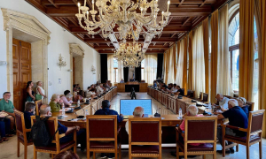 Ο Δήμος Ηρακλείου προτίθεται να χορηγήσει έκτακτη οικονομική ενίσχυση στους πληγέντες από την πυρκαγιά στον Άγιο Ιωάννη ΧωστόΚατά τη συνεδρίαση λογοδοσίας της Δημοτικής Αρχής, έγινε γνωστό ότι η Δημοτική Αρχή αξιοποιεί το νέο νομοθετικό πλαίσιο ώστε ο Δήμος Ηρακλείου να μπορέσει να στηρίξει πληγέντες από την πυρκαγιά που εκδηλώθηκε στην περιοχή του Αγίου Ιωάννη Χωστού τον Ιούνιο του 2026.

