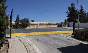 Ολοκληρώθηκε η κατασκευή της υπερυψωμένης διάβασης στο ΙΤΕΟλοκληρώθηκε από την Τεχνική Υπηρεσία του Δήμου
Ηρακλείου η κατασκευή της υπερυψωμένης διάβασης στην οδό Ν. Πλαστήρα, στην
είσοδο του Ιδρύματος Τεχνολογίας & Έρευνας (ΙΤΕ).

