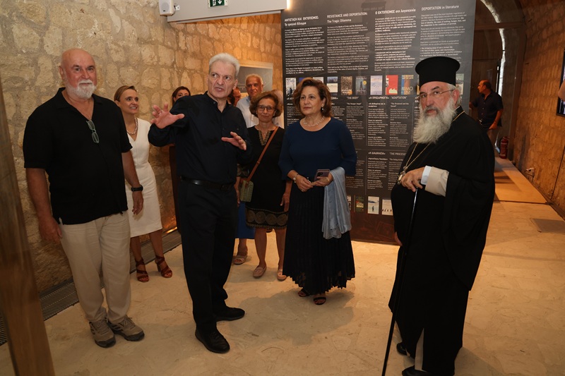 Ισχυρό μήνυμα για τον κίνδυνο του ολοκληρωτισμού από τον Δήμαρχο Ηρακλείου Αλέξη Καλοκαιρινό στα εγκαίνια του χώρου «Μνήμης Αντίστασης και Εκτοπισμού» που δημιούργησε ο Δήμος Ηρακλείου στη Στοά ΜακάσιΣε κλίμα βαθιάς συγκίνησης και
παρουσία του Σεβασμιότατου Αρχιεπισκόπου Κρήτης Ευγένιου εγκαινιάστηκε από τη Γενική
Γραμματέα του Υπουργείου Πολιτισμού, κυρία Ολυμπία Βικάτου, ο χώρος «Μνήμης
Αντίστασης και Εκτοπισμού» που δημιούργησε ο Δήμος Ηρακλείου  στη Στοά Μακάσι, ένας χώρος μαρτυρίου με έντονη ιστορική φόρτιση που μετατράπηκε σε χώρο
γνώσης και περισυλλογής. 
