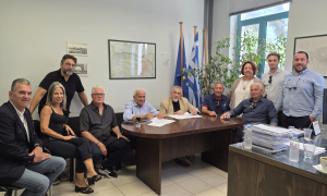 Υπογραφή Μνημονίου Συνεργασίας μεταξύ ΔΕΥΑΗ και Επαρχιακού Οργανισμού Αυτοδιοίκησης Λάρνακας (ΕΟΑΛ) Μνημόνιο συνεργασίας μεταξύ της Δημοτικής Επιχείρησης Ύδρευσης Αποχέτευσης Ηρακλείου (ΔΕΥΑΗ) και του Επαρχιακού Οργανισμού Αυτοδιοίκησης Λάρνακας (ΕΟΑΛ), υπεγράφη στα γραφεία της ΔΕΥΑΗ την Παρασκευή 18/9.

