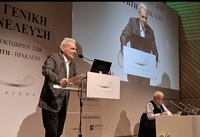 Αλέξης Καλοκαιρινός: Το Ηράκλειο επενδύει σταθερά στον πολιτισμό και την ενσωμάτωση των μνημείων στη ζωή μας (video)Στις εργασίες
της 19ης Γενικής Συνέλευσης του Σωματείου «ΔΙΑΖΩΜΑ», που φιλοξενείται στο
Πολιτιστικό Συνεδριακό Κέντρο Ηρακλείου την Κυριακή 11/10, συμμετείχε ο
Δήμαρχος Αλέξης Καλοκαιρινός. Καλωσορίζοντας στην πόλη τον Πρόεδρο του
Σωματείου, Σταύρο Μπένο, καθώς
και το σύνολο των μελών του, ο Δήμαρχος Ηρακλείου εξήρε  το σπουδαίο έργο του Σωματείου για την προστασία, την ανάδειξη και την επανένταξη των μνημείων στη ζωή της
κοινωνία. 
