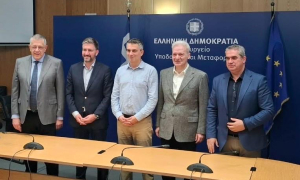 Εξελίξεις στα έργα του ΒΟΑΚ στην «παράκαμψη Ηρακλείου»Ολοκληρώθηκε η συνάντηση εργασίας που πραγματοποίησαν στην Αθήνα οι Δήμαρχοι Ηρακλείου Αλέξης Καλοκαιρινός και Μαλεβιζίου Μενέλαος Μποκέας με τον Υπουργό Υποδομών & Μεταφορών Χρίστο Δήμα, τον Υφυπουργό Νίκο Ταχιάο, τον Γενικό Γραμματέα του Υπουργείου Δημήτρη Αναγνώπουλο και τα ανώτατα υπηρεσιακά στελέχη Παναγιώτη Χριστόπουλο και Βασίλη Μόκο.

