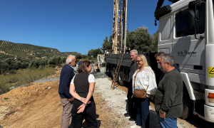 Σε Προφήτη Ηλία και Βενεράτο ο Δήμαρχος Ηρακλείου Αλέξης ΚαλοκαιρινόςΑυτοψία σε σημαντικά έργα σε Προφήτη Ηλία και Βενεράτο για την ενίσχυση της ύδρευσης στην ενδοχώρα του Δήμου Ηρακλείου πραγματοποίησε ο Δήμαρχος Ηρακλείου Αλέξης Καλοκαιρινός μαζί με τον Πρόεδρο της ΔΕΥΑΗ Γιώργο Βουρεξάκη, το Γενικό Διευθυντή Μανόλη Κοσμαδάκη και τον Αντιπρόεδρο Βασίλη Παρασύρη το μεσημέρι της Πέμπτης 23/10.

