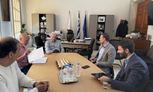 Στη Λότζια ο Ειδικός Γραμματέας Τεχνητής Νοημοσύνης & Διακυβέρνησης ΔεδομένωνΤον Ειδικό
Γραμματέα Τεχνητής Νοημοσύνης & Διακυβέρνησης Δεδομένων του Υπουργείου
Ψηφιακής Διακυβέρνησης Βασίλη Καρκατζούνη υποδέχθηκε στη Λότζια ο Δήμαρχος
Ηρακλείου Αλέξης Καλοκαιρινός, μαζί με τον Αντιδήμαρχο Οικονομικών &
Αναπτυξιακού Προγραμματισμού Τάσο Τσατσάκη.
