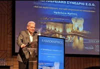 Ο Δήμαρχος Ηρακλείου Αλέξης Καλοκαιρινός κήρυξε την έναρξη των εργασιών του 3ου Περιφερειακού Συνεδρίου της Ελληνικής Οδοντιατρικής Ομοσπονδίας (video) 
Την έναρξη
των εργασιών του 3ου Περιφερειακού
Συνεδρίου της Ελληνικής Οδοντιατρικής Ομοσπονδίας και όλων των
Οδοντιατρικών Συλλόγων της Κρήτης, κήρυξε ο Δήμαρχος Ηρακλείου Αλέξης Καλοκαιρινός, το απόγευμα της
Παρασκευής 30/10. Το διήμερο συνέδριο φιλοξενείται στο Πολιτιστικό Συνεδριακό Κέντρο Ηρακλείου,
συγκεντρώνοντας διακεκριμένους πανεπιστημιακούς, εκπροσώπους της Ομοσπονδίας
και οδοντιατρικών συλλόγων από όλη τη χώρα.
